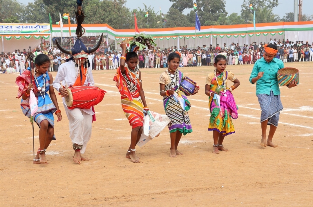 जिले में हर्षोल्लास के साथ गरिमामय ढंग से मनाया गया गणतंत्र दिवस