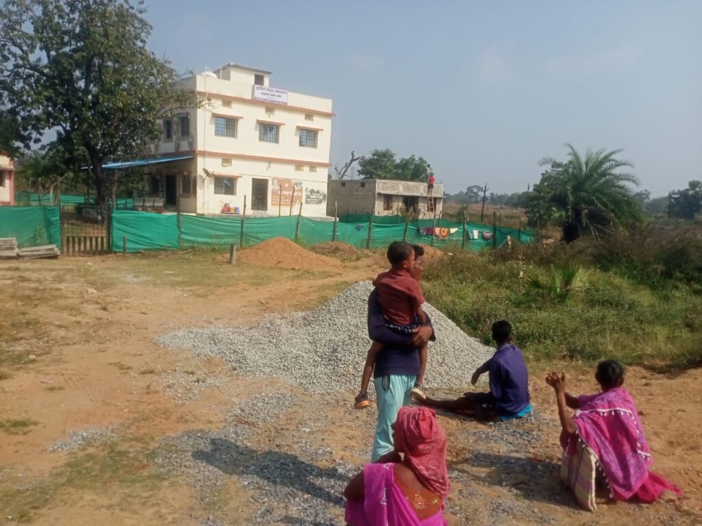 लाखों रुपए के निर्माण से बने स्वास्थ्य केंद्रों में लटक रहे हैं ताले 