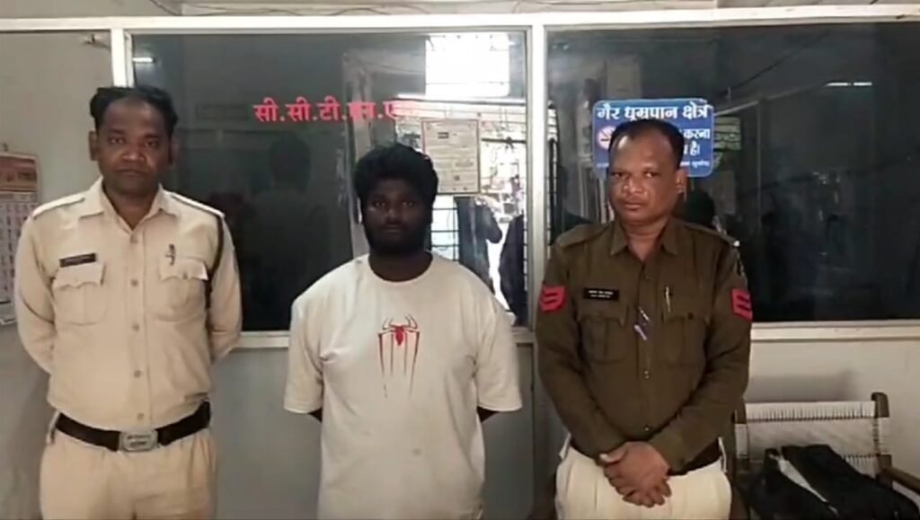 चाकू से आम रोड में आने जाने वाले लोगो को डराने धमकाने वाले एक आरोपी को गिरफ्तार करने में पुलिस बस्तर को सफलता  मिली