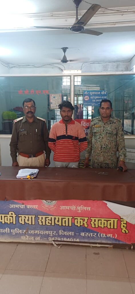 विगत दिनो शहर में हुये लुटपाट फरार आरोपी को पकड़ने में बस्तर पुलिस को मिली सफलता,शहर में बस्तर दशहरा में आये लोगो से तीन अलग अलग जगहो से की गई थी लुटपाट