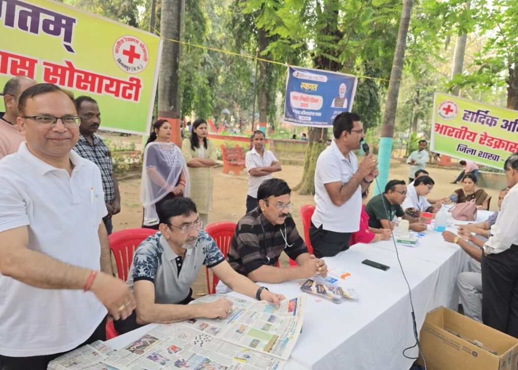 स्वास्थ्य परीक्षण शिविर का आयोजन, लोगों को स्वास्थ्य संबंधी दी गई जानकारी