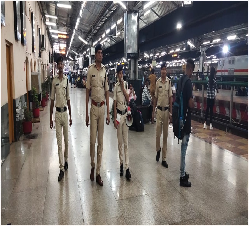 यात्रियों की सुरक्षा रेलवे की सर्वोच्च प्राथमिकता,मंडल में यात्रियों की सुरक्षित व संरक्षित यात्रा हेतु चलाया जा रहा है अग्नि सुरक्षा अभियान 
