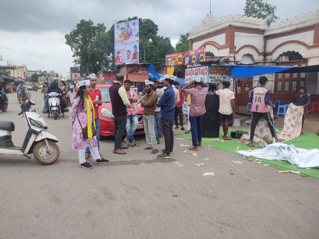 भाजपा की डबल इंजन सरकार तानाशाही रवैया अपना रही है- समीर खान