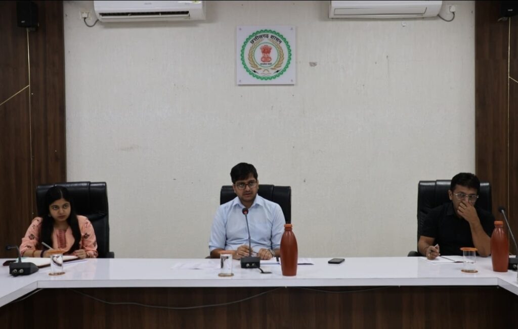 नक्सल प्रभावित परिवारों को शासकीय योजनाओं से जोड़कर उनकी आर्थिक स्थिति सुधारें – संबित मिश्रा