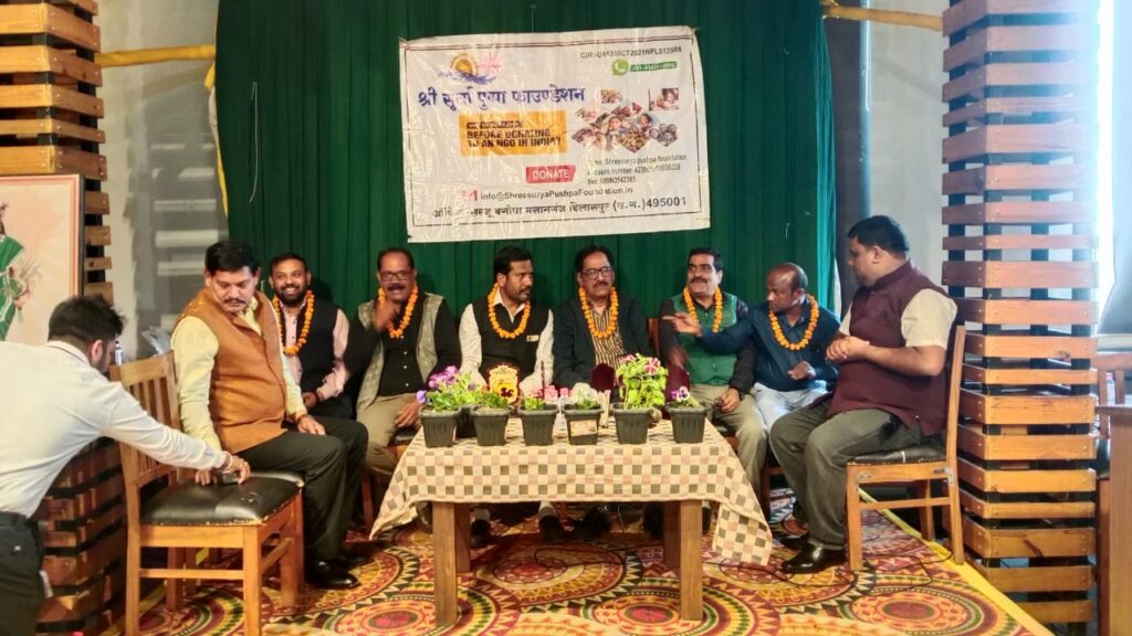 सूर्या पुष्पा फाउंडेशन का स्थापना दिवस समारोह.. अजित मिश्रा के नेतृत्व वाली कार्यकारिणी का सम्मान