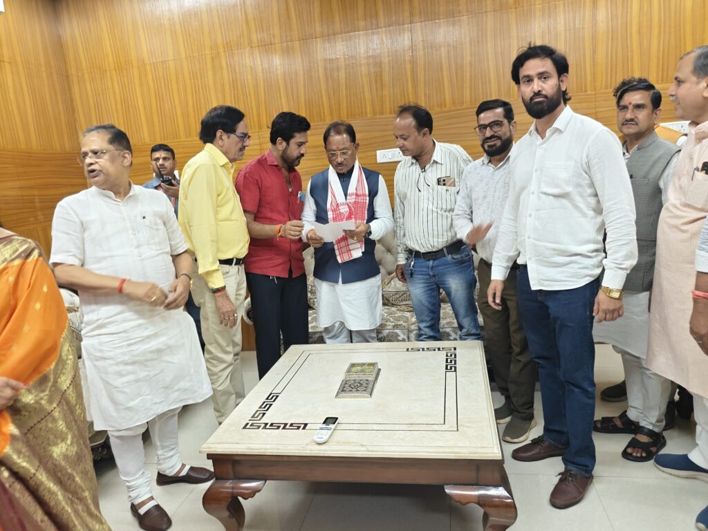 घायल पत्रकार पुत्र के लिए आगे आया प्रेस क्लब, मुख्यमंत्री से की मदद की अपील