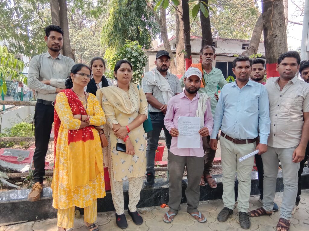 सेंट जेवियर्स स्कूल के 66 बच्चों का भविष्य अंधकार में, स्कूल प्रशासन नही ले रहा जिम्मेदारी