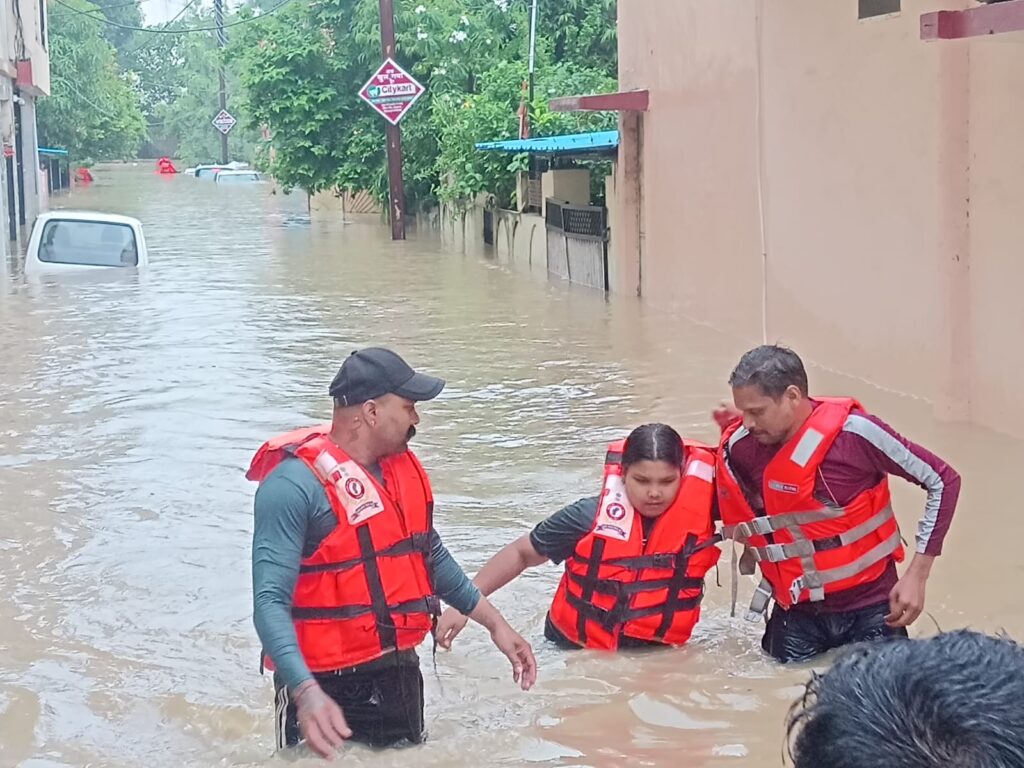 भारी बारिश के मद्देनजर जिला प्रशासन अलर्ट, कलेक्टर ने दिए राहत एवं बचाव के निर्देश