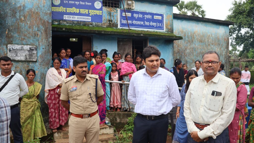 बाढ़ प्रभावित क्षेत्रों में कलेक्टर का दौरा, राहत शिविर पहुंचकर पीड़ितों का बढ़ाया हौसला