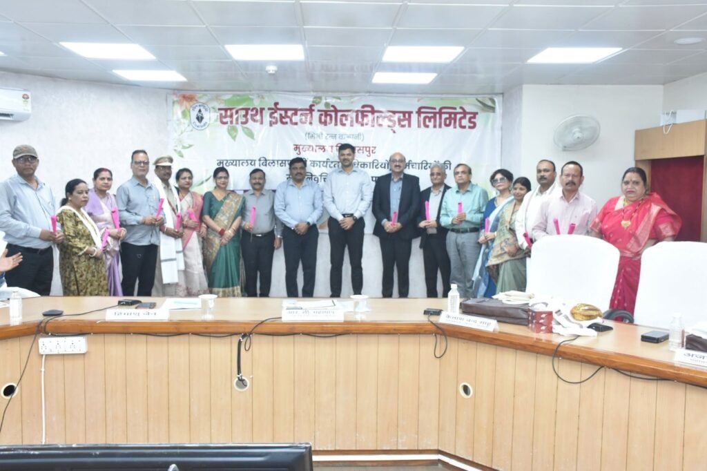 एसईसीएल मुख्यालय के 09 कर्मियों के सेवानिवृत्त पर भावभीनी विदाई दी गई 