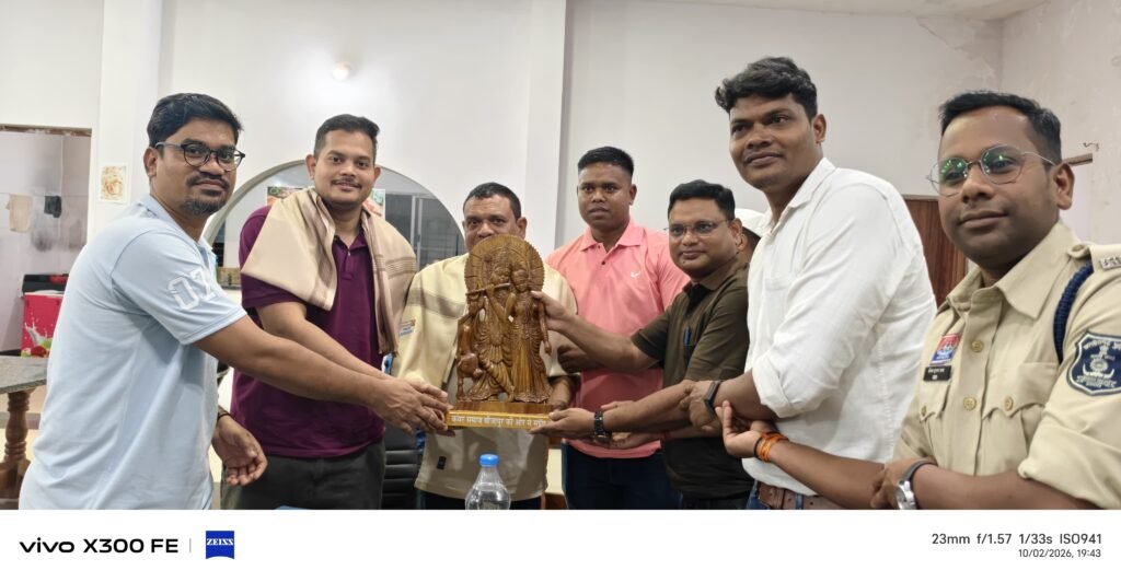 कंवर समाज ने डिप्टी कलेक्टर पंचारी व सहायक अभियंता कंवर को दी भावभीनी विदाई