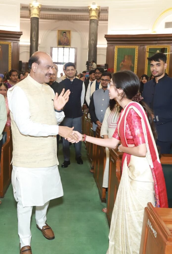 राष्ट्रीय मंच पर छत्तीसगढ़ की सशक्त युवा आवाज़ के रूप में उपस्थिति हुई प्रशंसा पाण्डेय